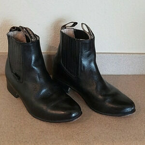 WOMAN'S ARANGO‎ BLACK LEATHER SHOE BOOTS (sz 9-1/2)